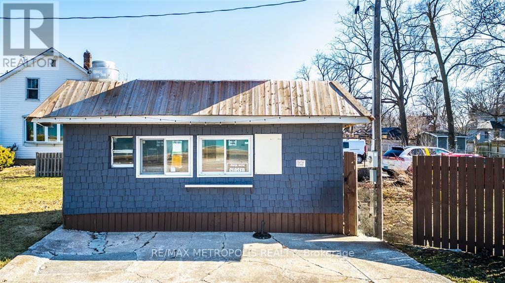 1522 ST CLAIR PARKWAY
