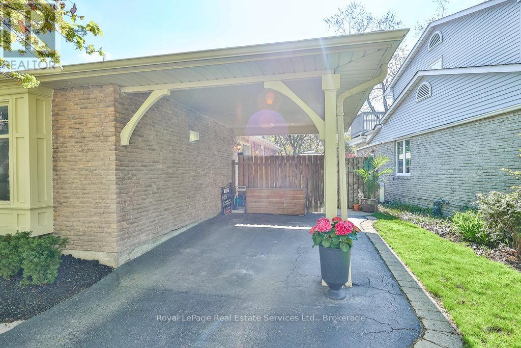 502 BOHEMIA CRESCENT