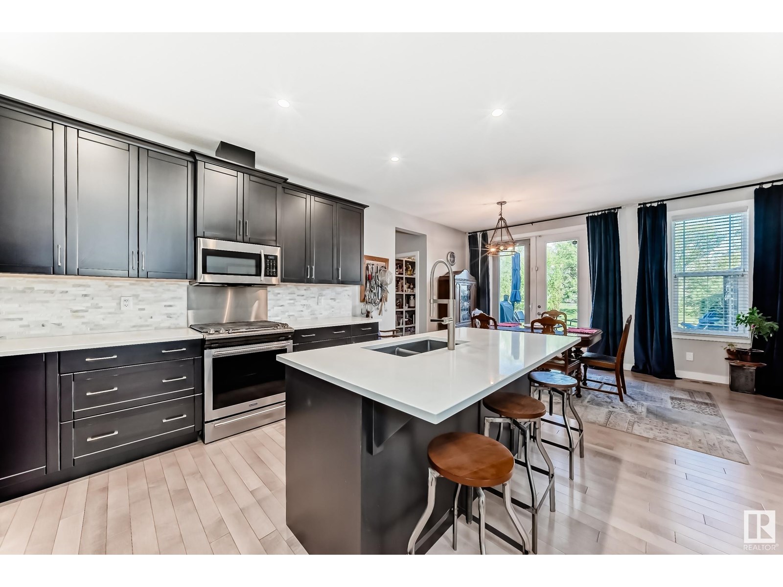 71 ROSEMOUNT BV