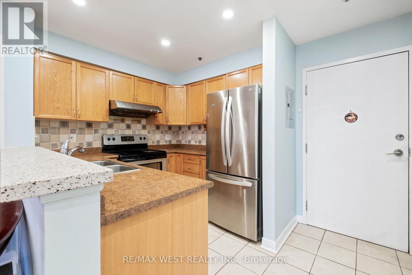 208 - 4 DAYSPRING CIRCLE