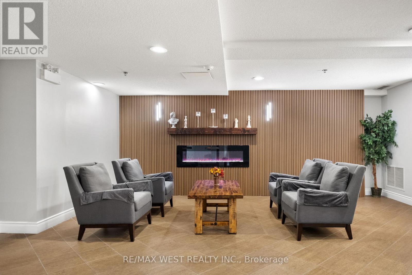 208 - 4 DAYSPRING CIRCLE