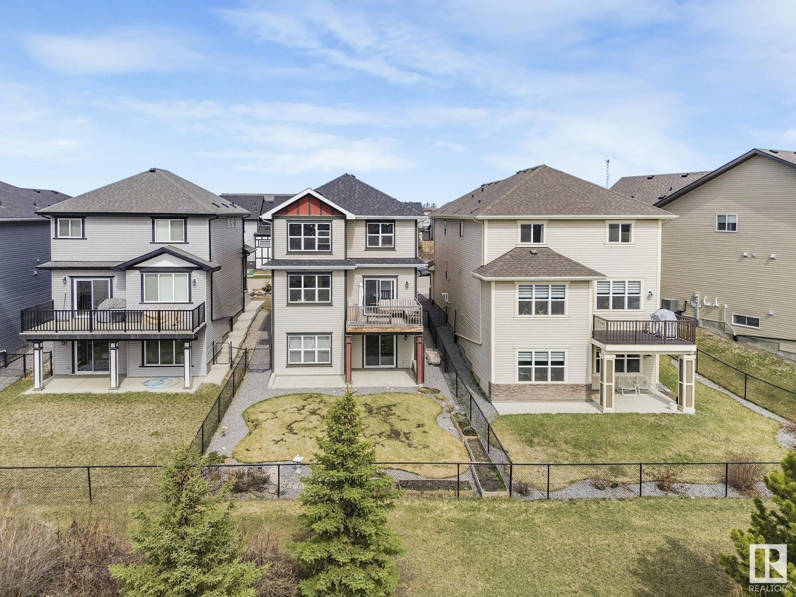 21851 98 AV NW