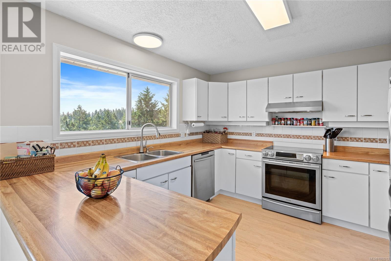 372 Crystalview Terr