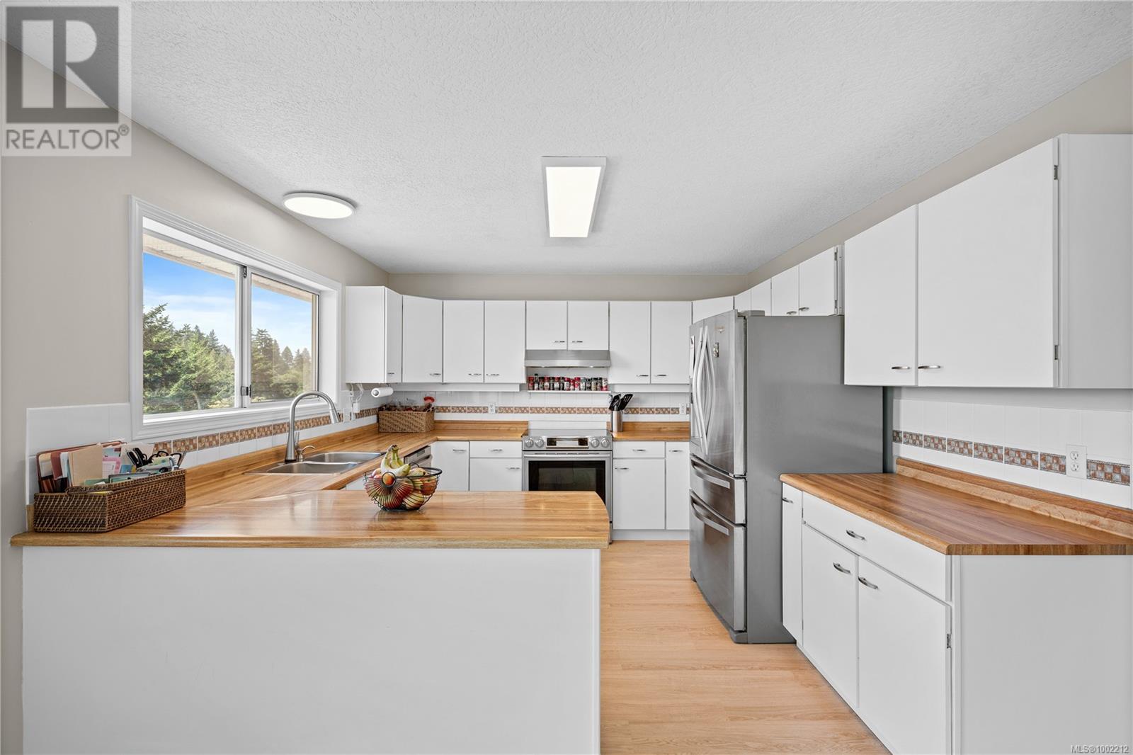 372 Crystalview Terr
