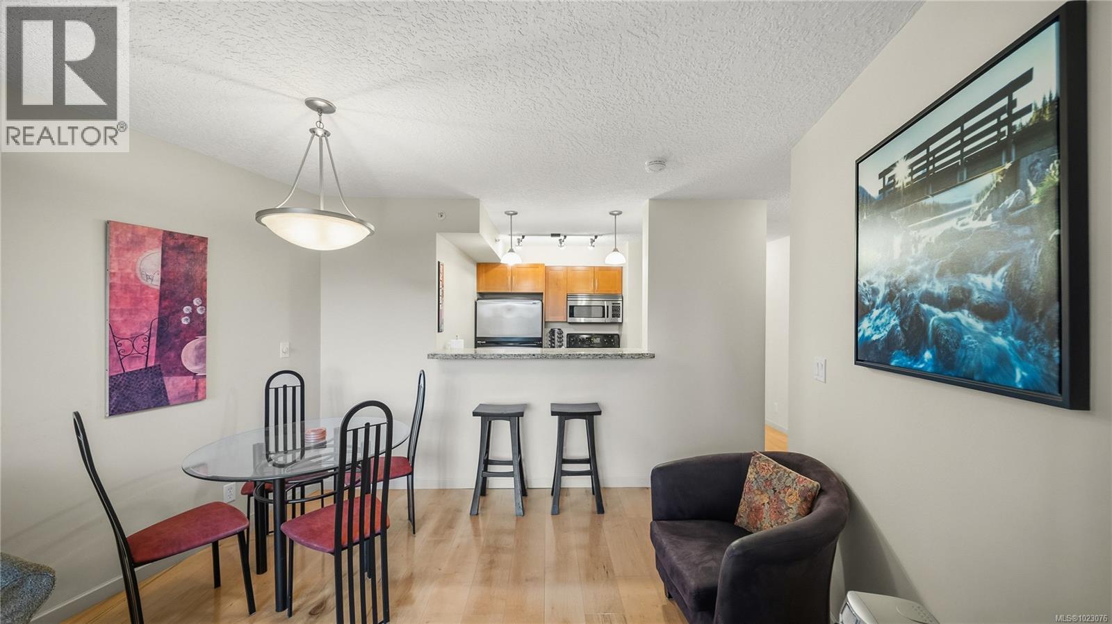 301 827 Fairfield Rd