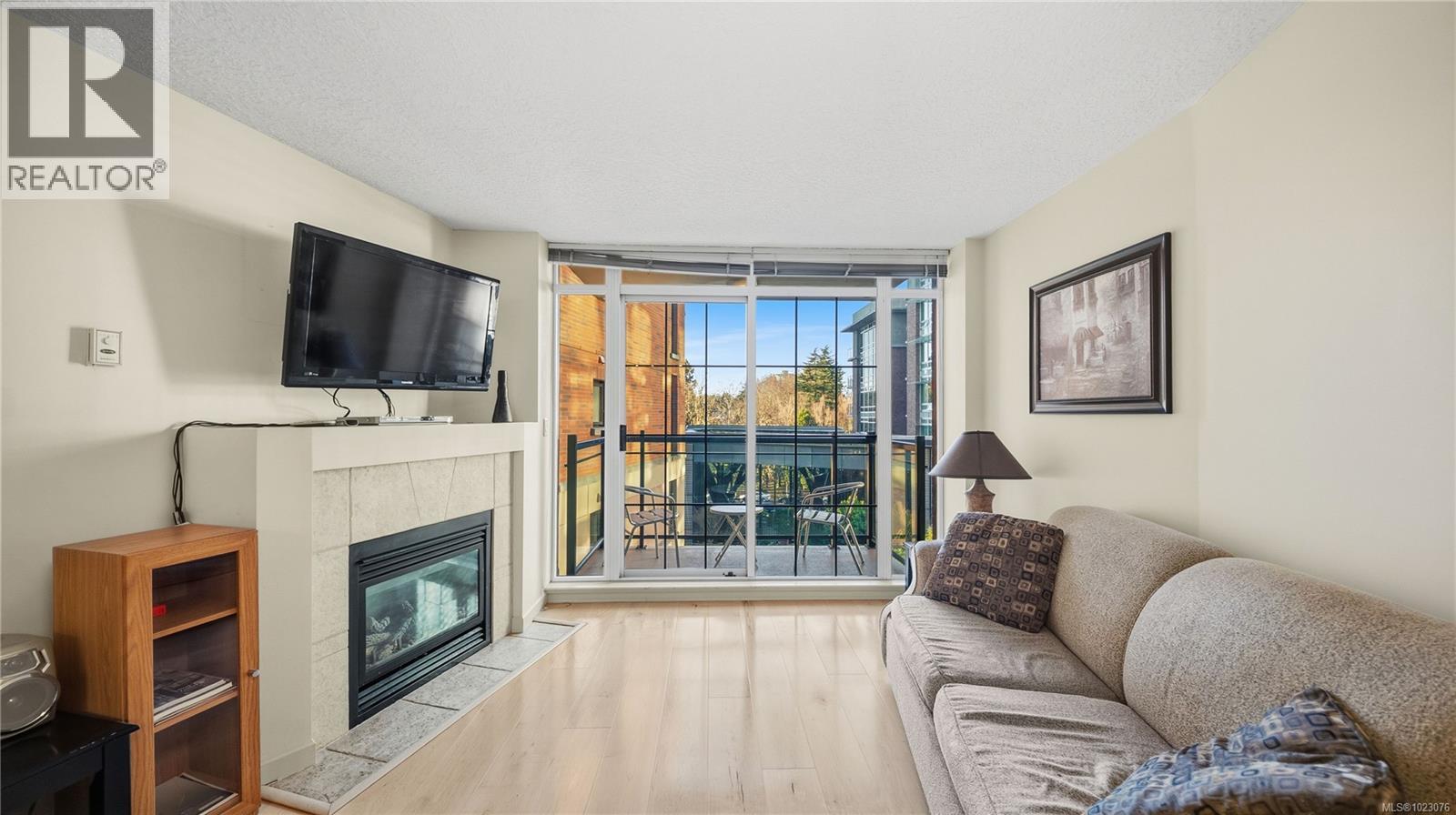 301 827 Fairfield Rd