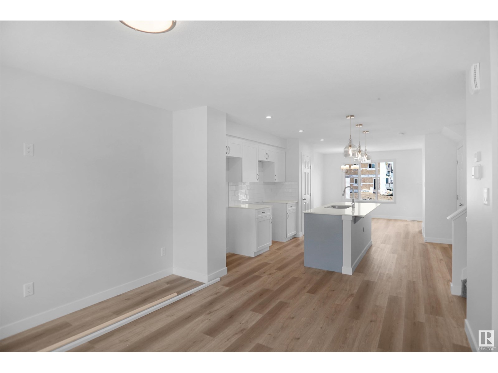 20935 16 AV NW