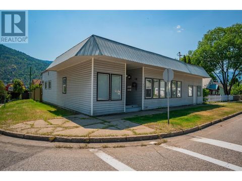 2194 SIXTH Avenue Trail BC V1R3B7