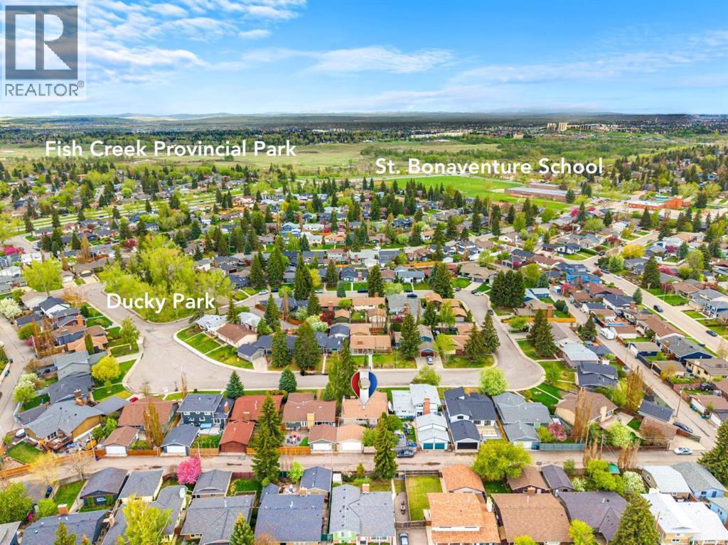 52 Lake Lucerne Close SE