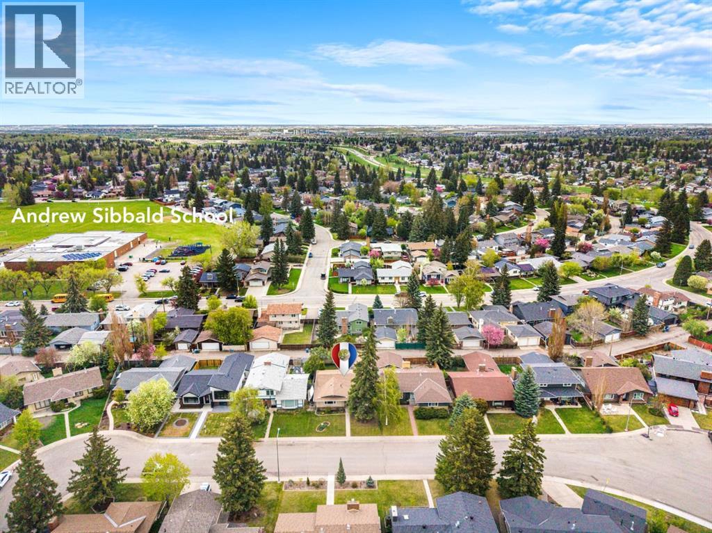 52 Lake Lucerne Close SE