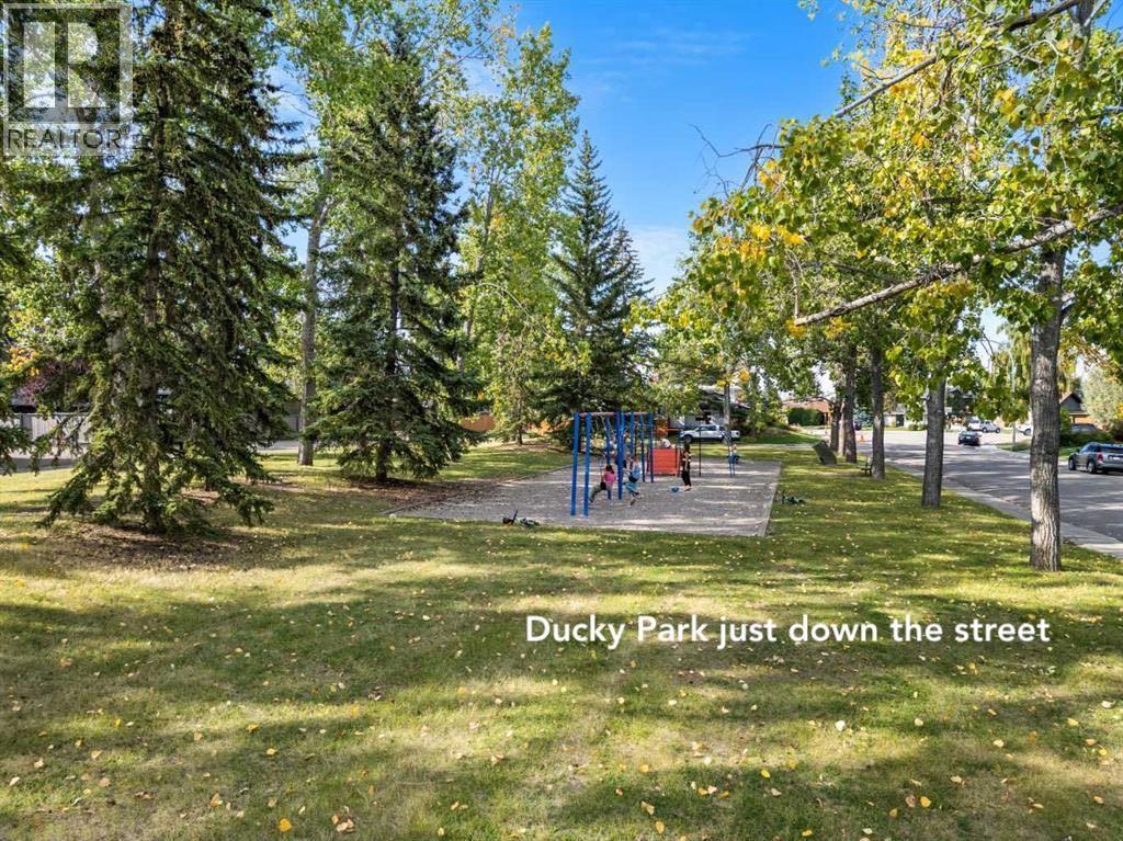 52 Lake Lucerne Close SE