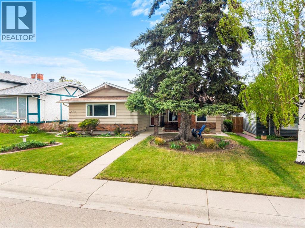 52 Lake Lucerne Close SE