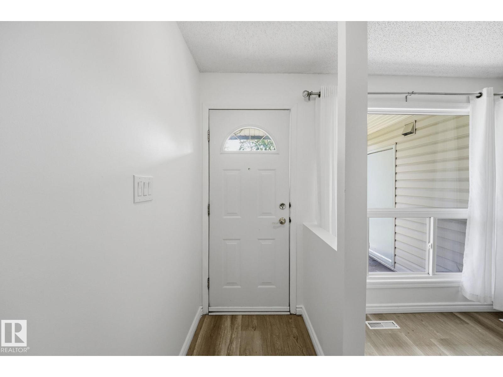 #123 2703 79 ST NW