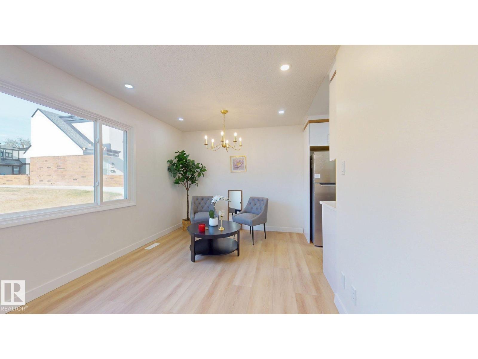 #166 3308 113 AV NW