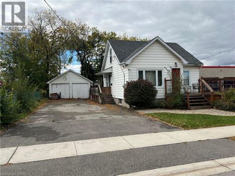 42 ELMWOOD Avenue Brantford ON N3R2J8