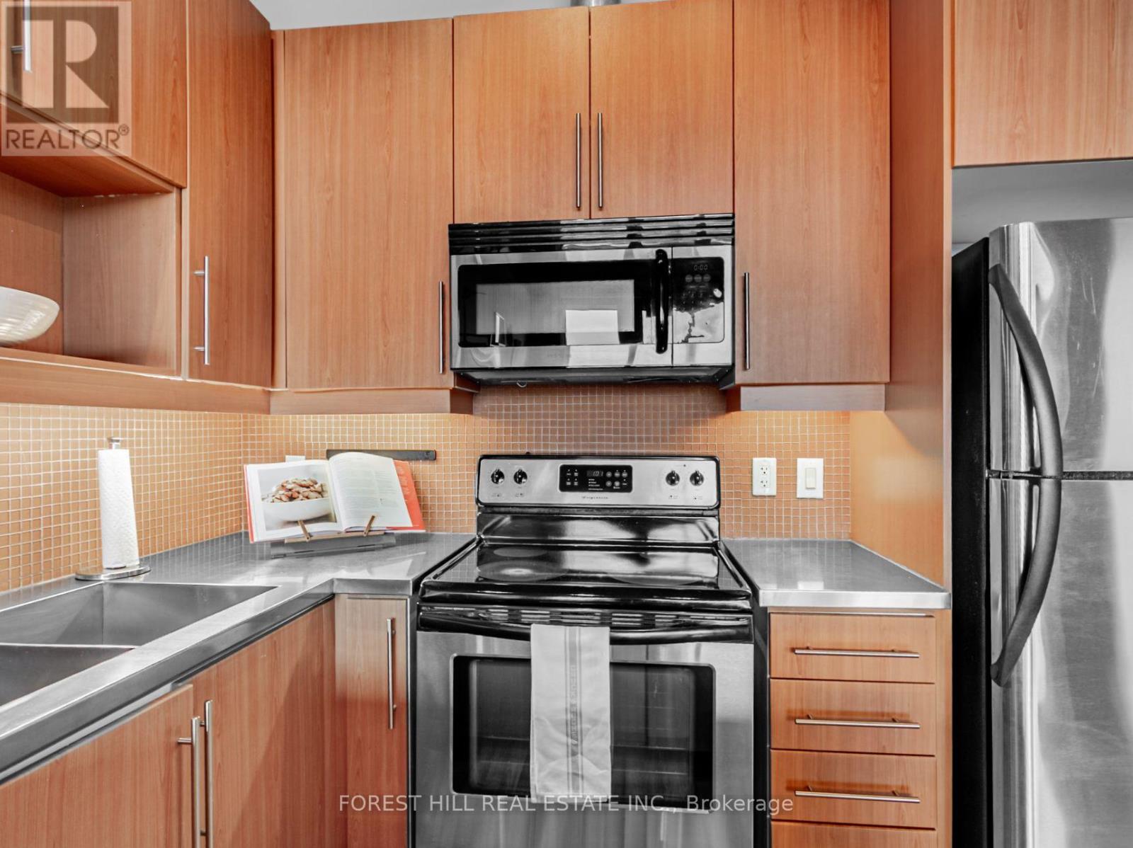 506 - 2154 DUNDAS STREET W