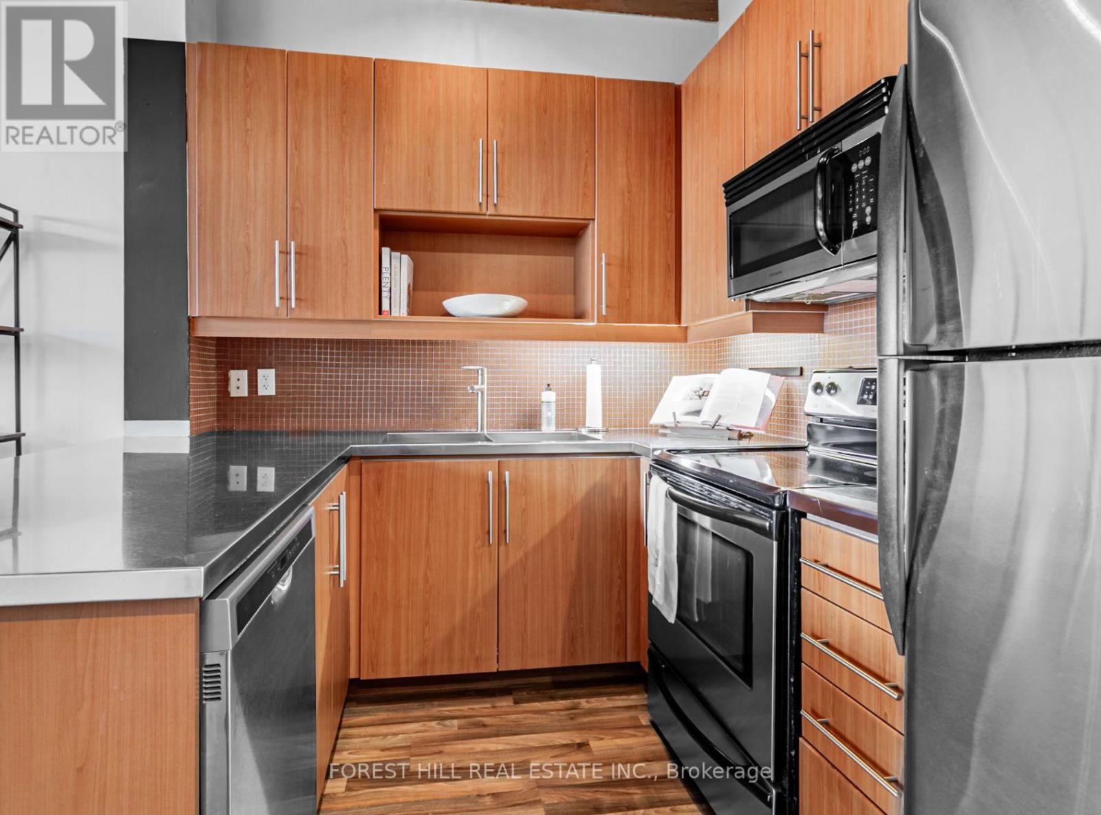 506 - 2154 DUNDAS STREET W