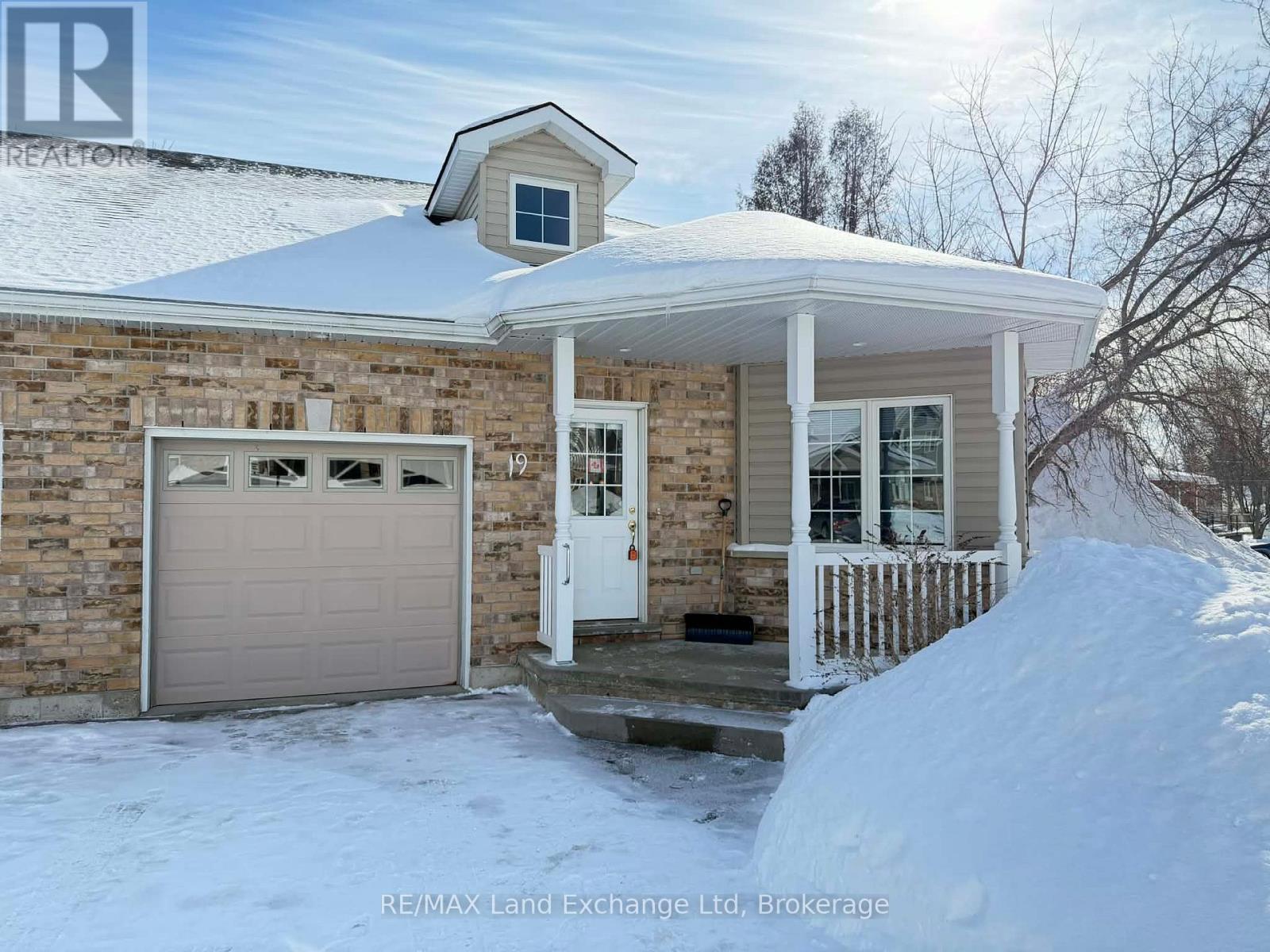 19 - 855 PRINCES STREET N