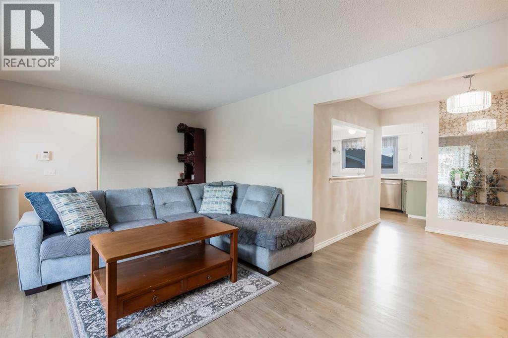 5611 Maidstone Crescent NE