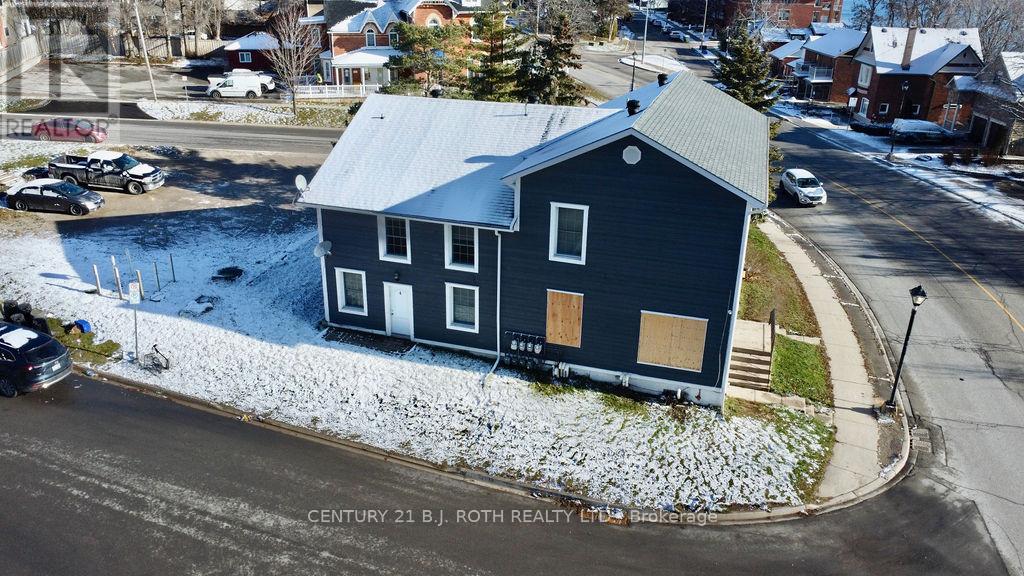 194 DUNLOP STREET E