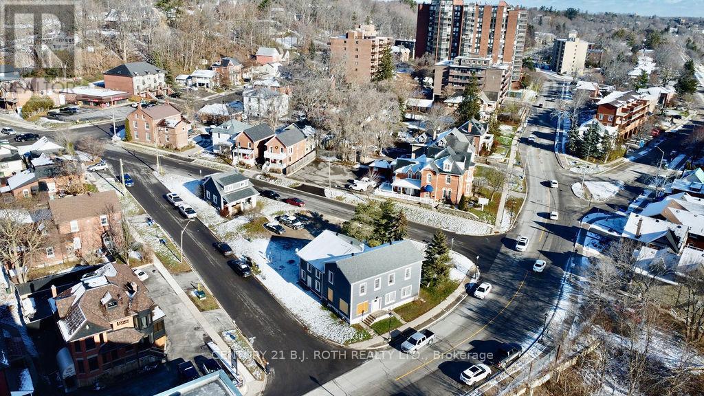 194 DUNLOP STREET E