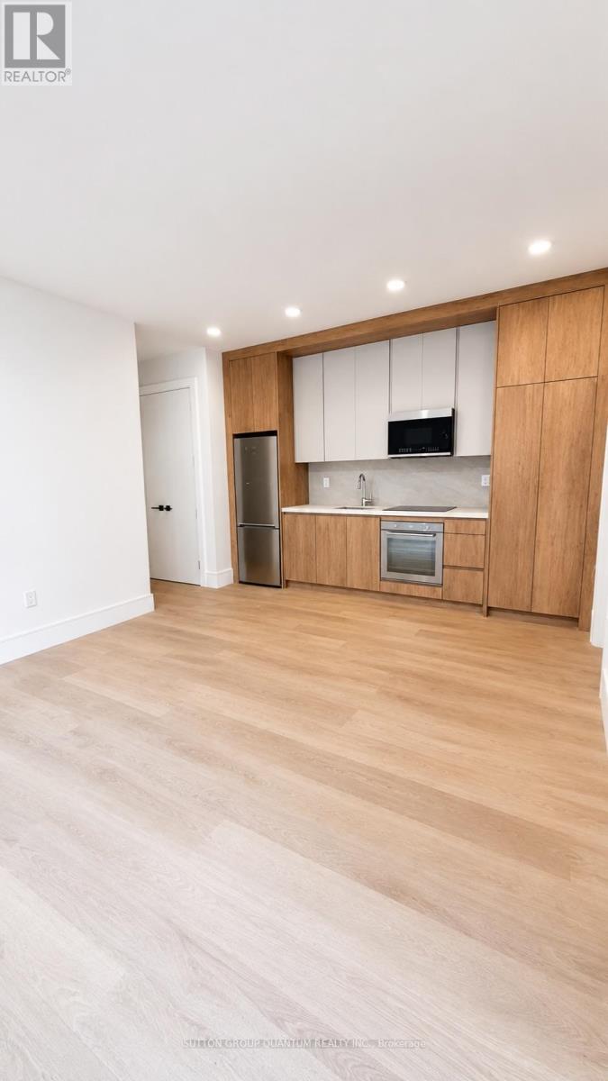 #4 - 43 ELMWOOD AVENUE N