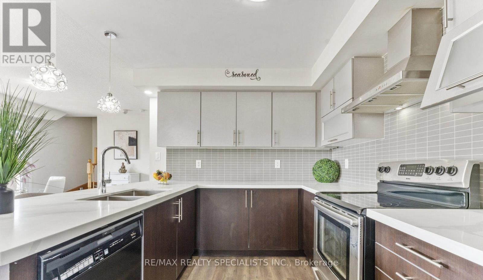 49 GOLDEN SPRINGS DRIVE