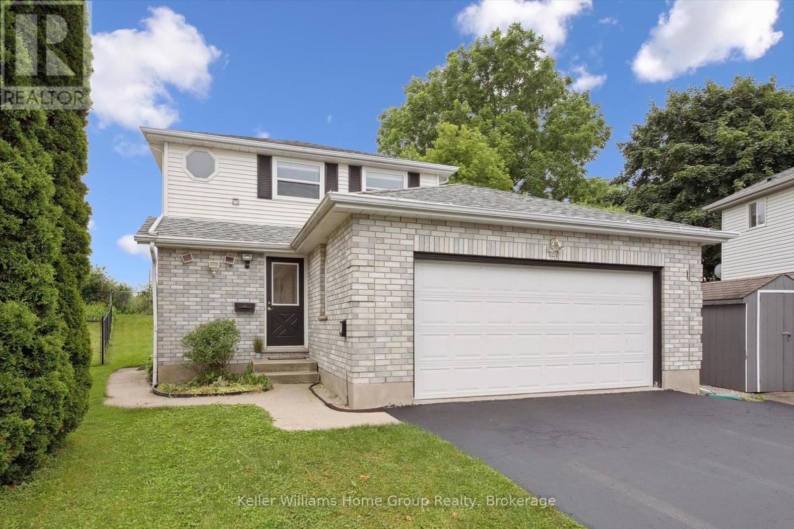127 MOSS PLACE