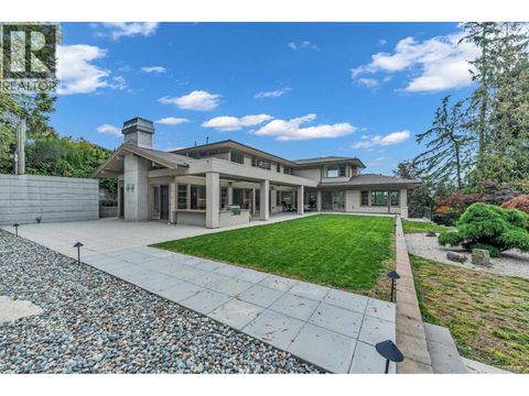 565 ROBIN HOOD ROAD West Vancouver BC V7S1T4