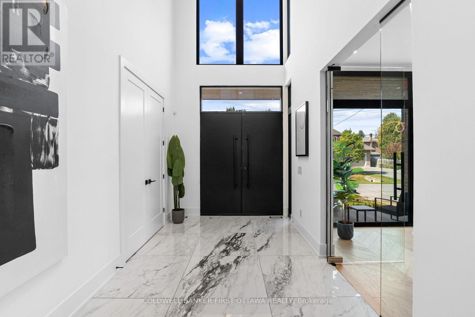 1124 NORMANDY CRESCENT