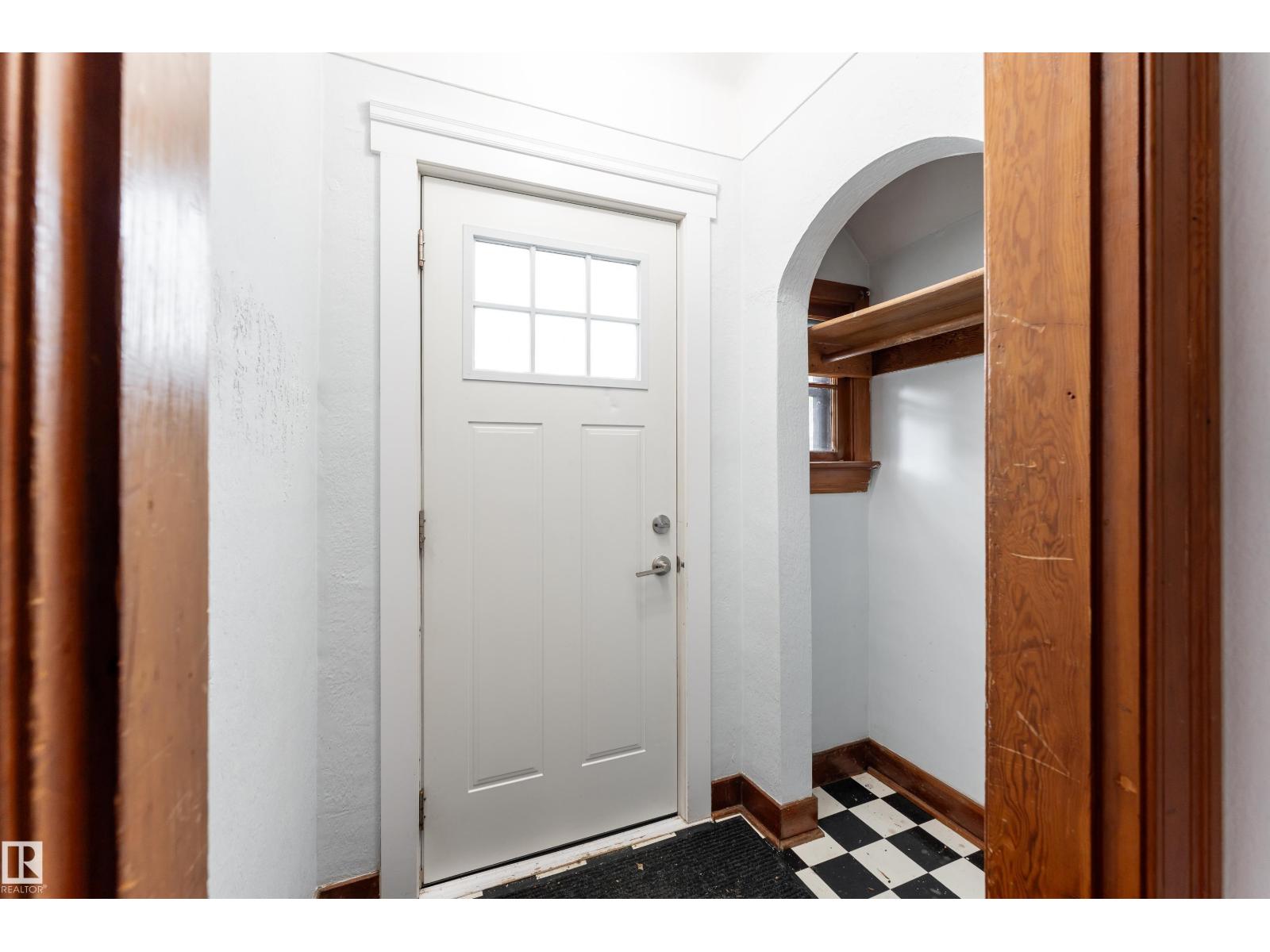 11112 81 AV NW