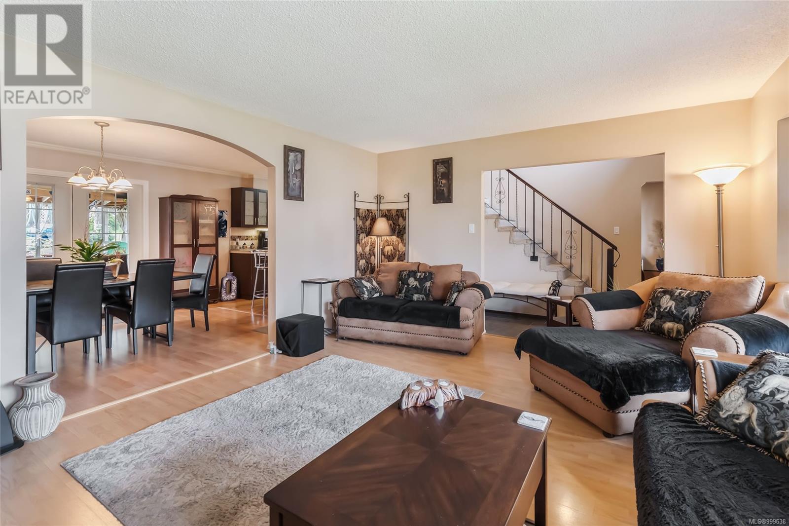 7413 Andrea Cres