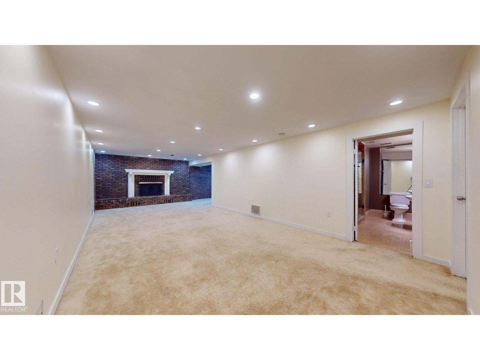 12812 45 ST NW