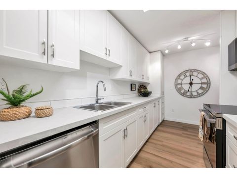 107 15020 NORTH BLUFF ROAD White Rock BC V4B5A4