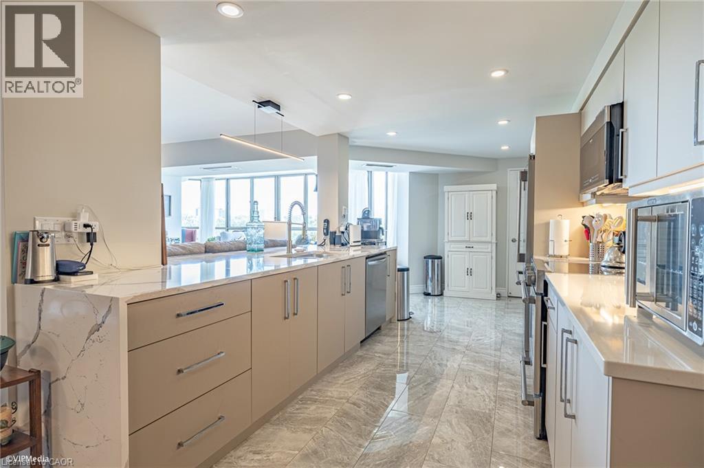 265 WESTCOURT Place Unit# 601