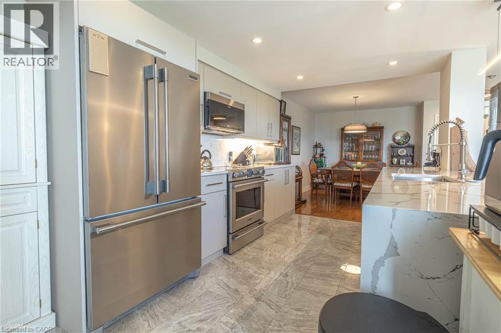 265 WESTCOURT Place Unit# 601