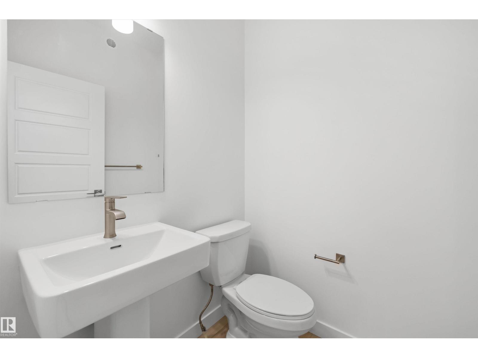 8704 183 AV NW