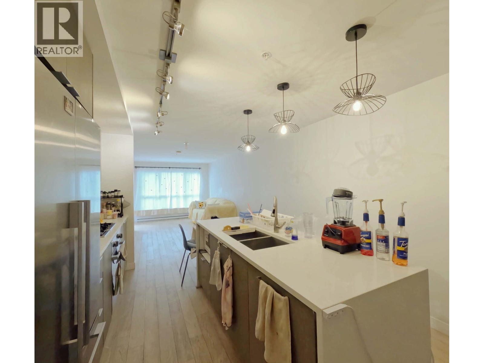 208 5555 DUNBAR STREET