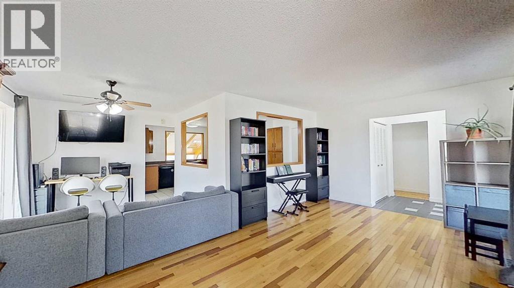 315 Pinecrest Crescent NE