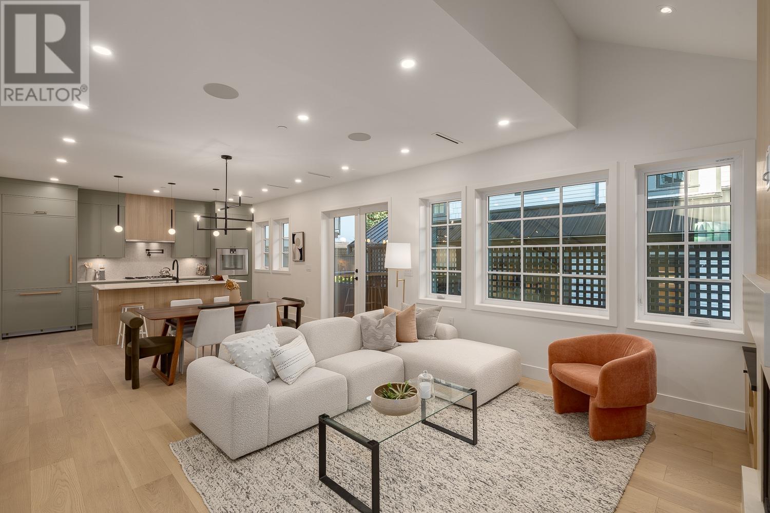 231 W 15TH AVENUE