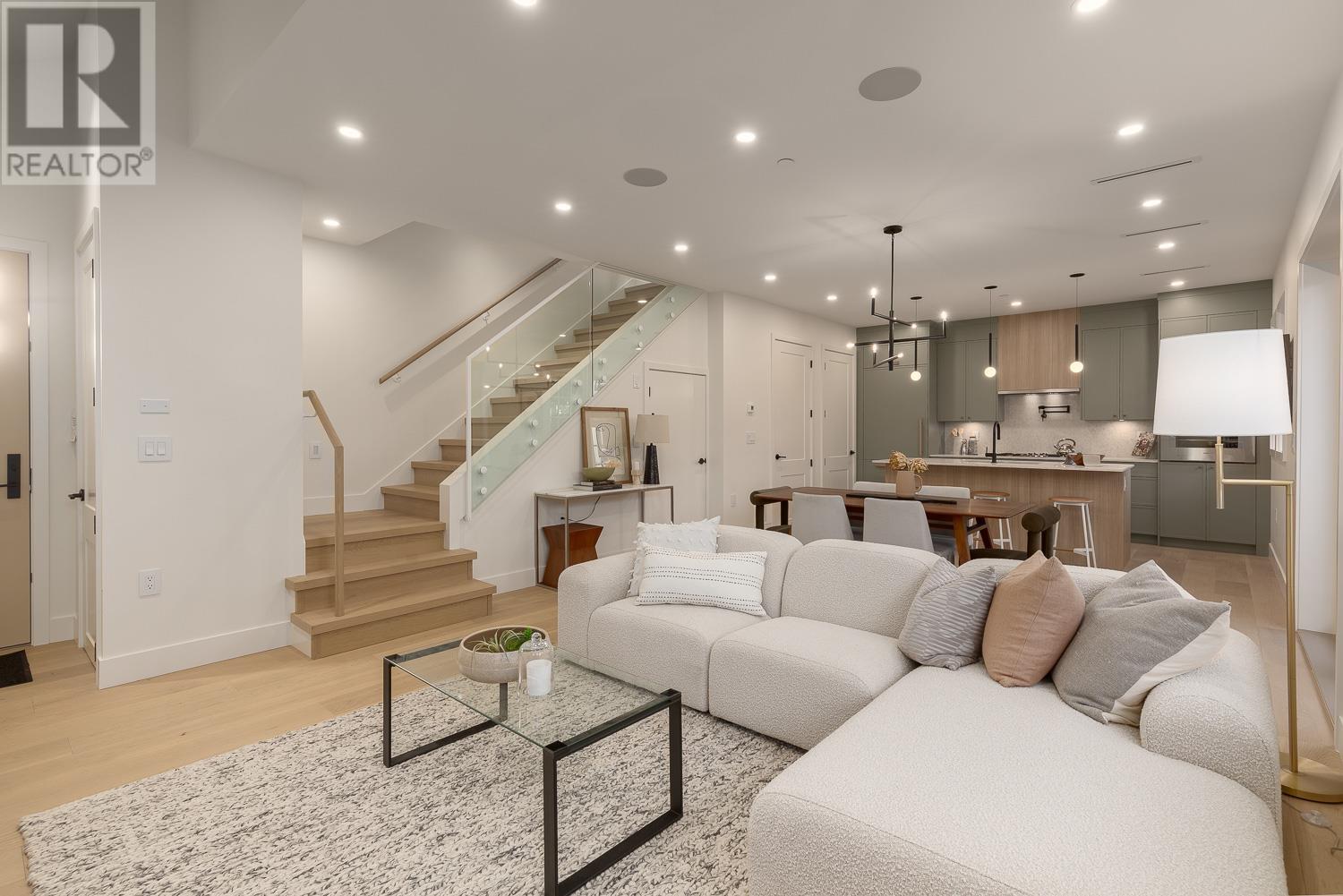 231 W 15TH AVENUE