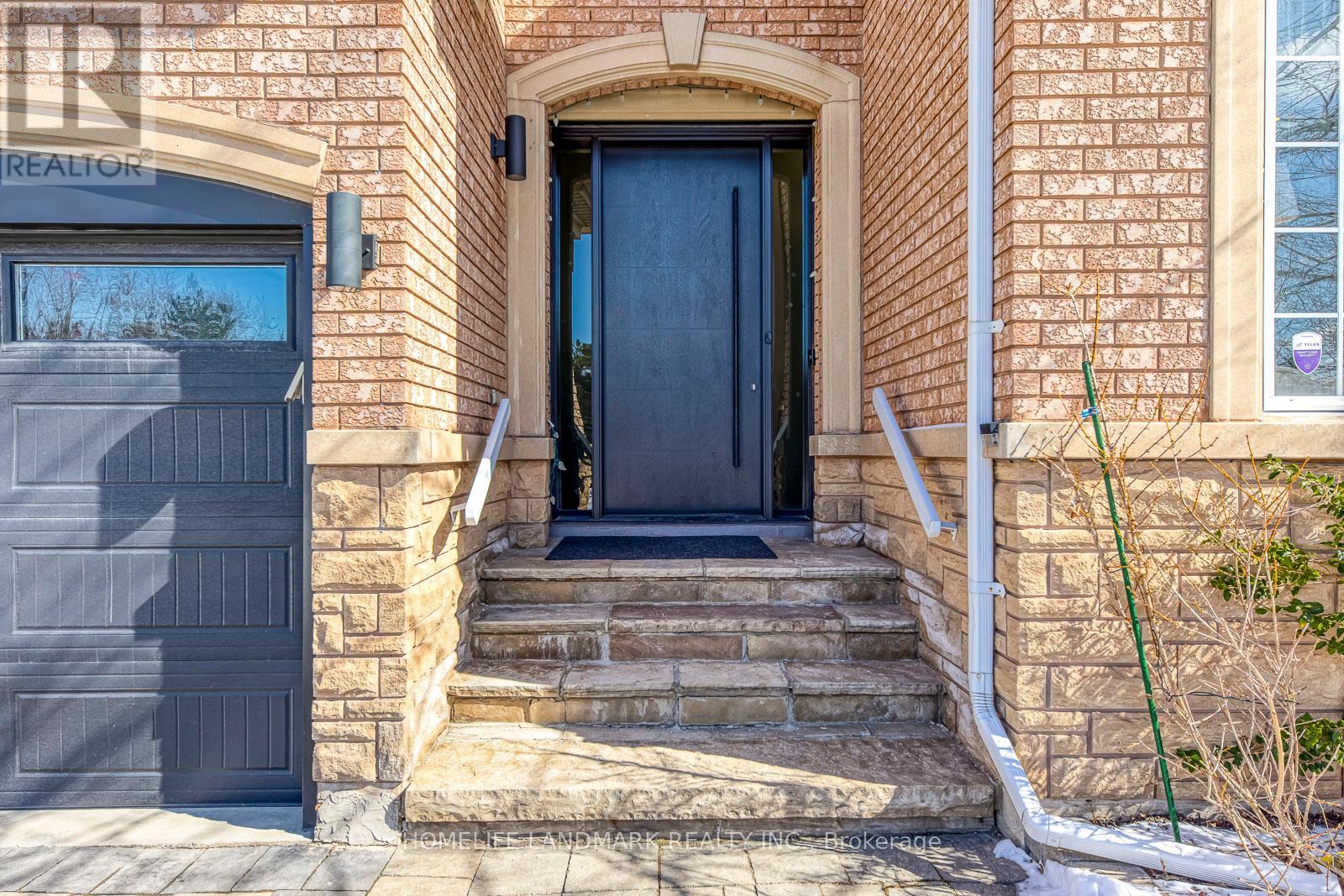 1516 PINERY CRESCENT