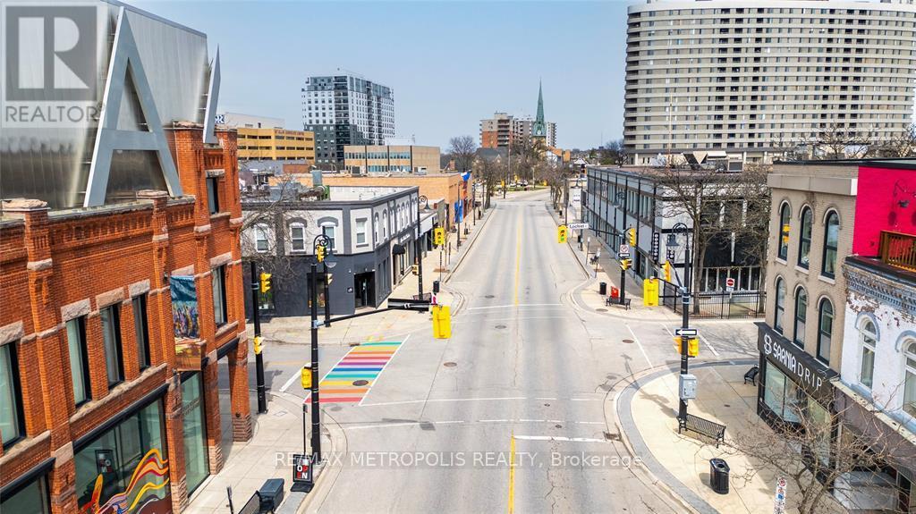 192 CHRISTINA STREET N