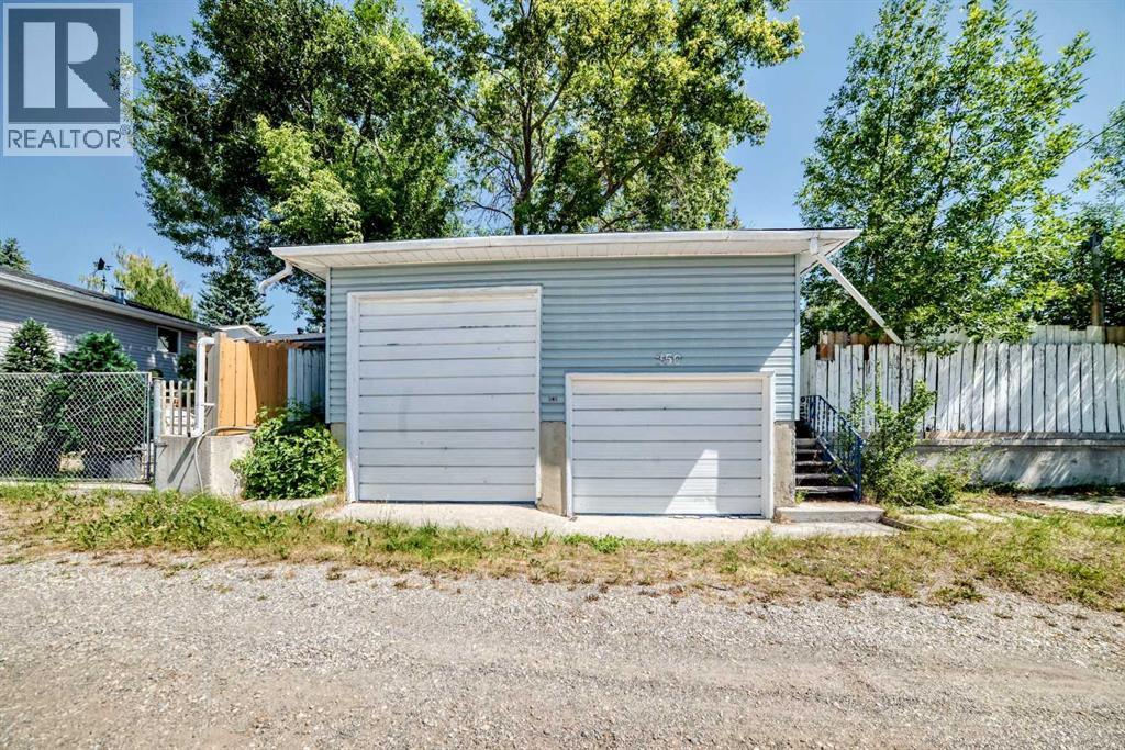 350 Silver Ridge Crescent NW