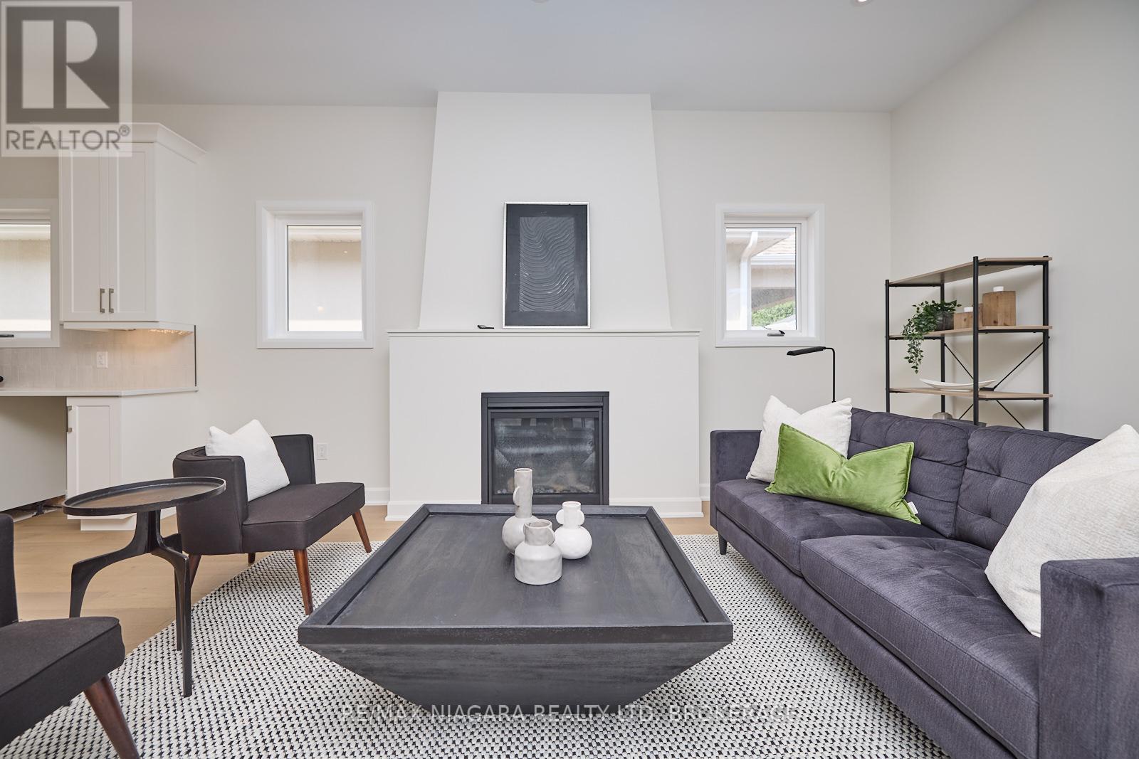 10 BUTTERNUT CRESCENT