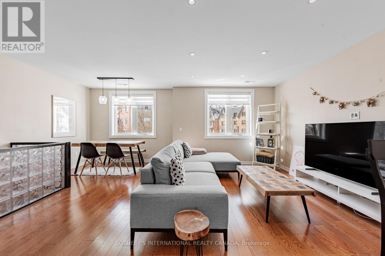 305 - 75 WELDRICK ROAD E