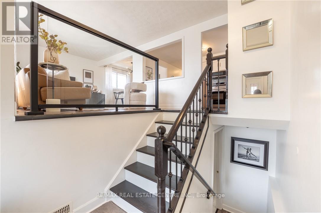 39 HAZELWOOD CRESCENT