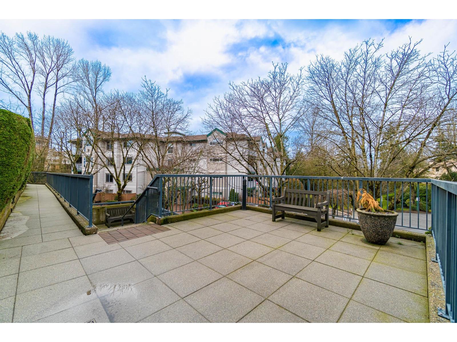 303 2943 NELSON PLACE