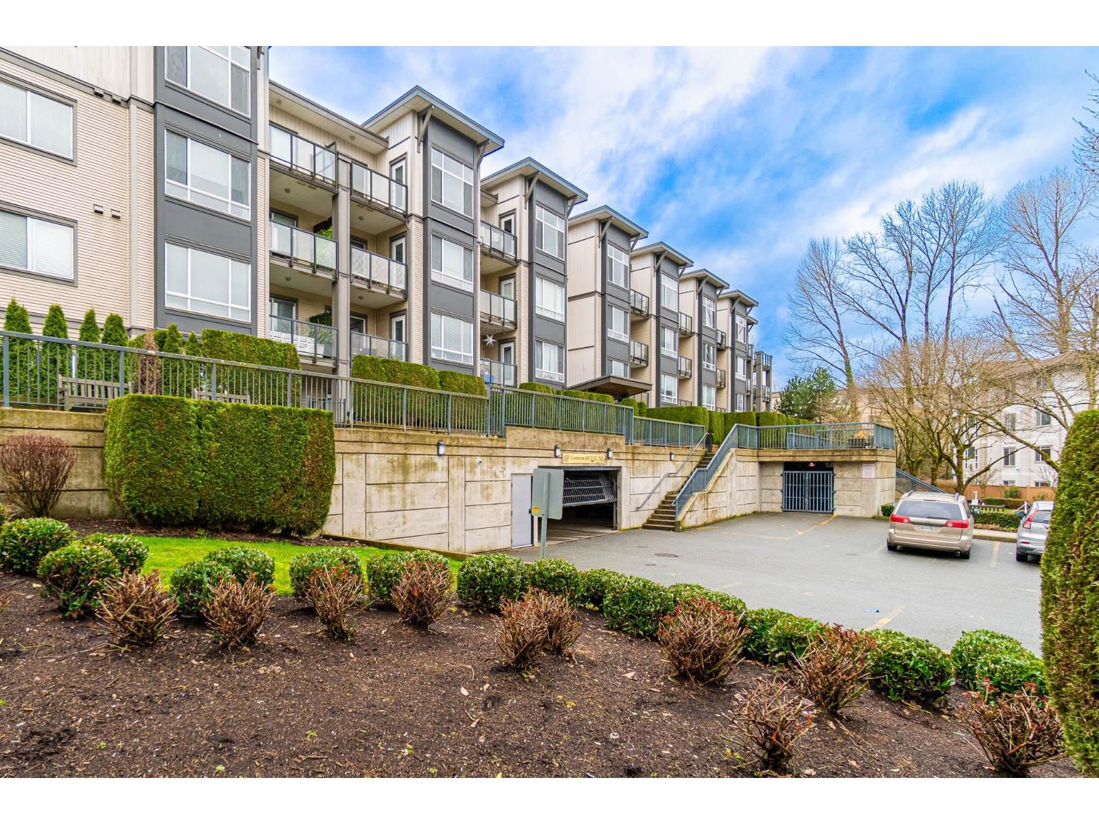 303 2943 NELSON PLACE