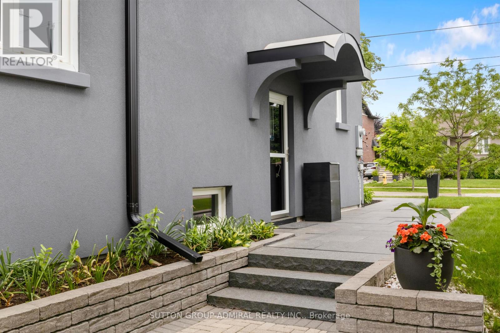 479 HOUNSLOW AVENUE